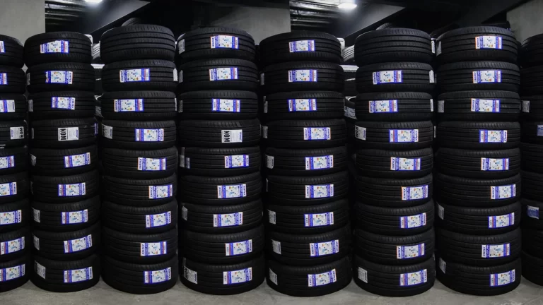 Inventario de llantas para flotillas almacenadas para compra al mayoreo en México